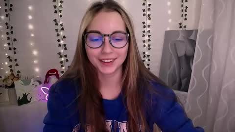 Snapshot of yours_piece_of_happiness_ chatting on 10/23/25, 05:51 Happy online show from 10/23/25, 05:51