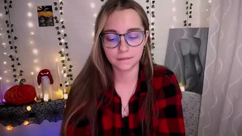 Snapshot of yours_piece_of_happiness_ chatting on 10/24/25, 06:10 Happy online show from 10/24/25, 06:10