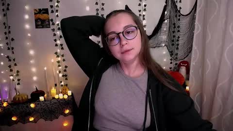 Snapshot of yours_piece_of_happiness_ chatting on 10/27/25, 06:50 Happy online show from 10/27/25, 06:50