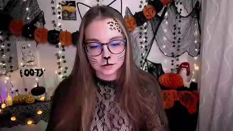 Snapshot of yours_piece_of_happiness_ chatting on 10/28/25, 09:02 Happy online show from 10/28/25, 09:02