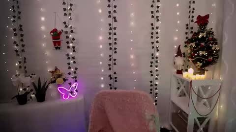 Snapshot of yours_piece_of_happiness_ chatting on 12/03/25, 06:43 Happy online show from 12/03/25, 06:43