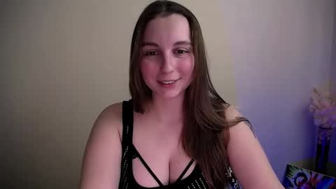 Snapshot of yours_piece_of_happiness_ chatting on 01/05/26, 05:27 Happy online show from 01/05/26, 05:27