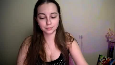 Snapshot of yours_piece_of_happiness_ chatting on 01/08/26, 06:37 Happy online show from 01/08/26, 06:37