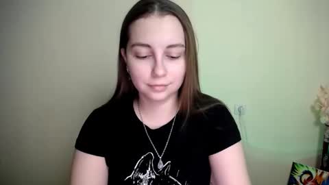 Snapshot of yours_piece_of_happiness_ chatting on 01/12/26, 06:07 Happy online show from 01/12/26, 06:07