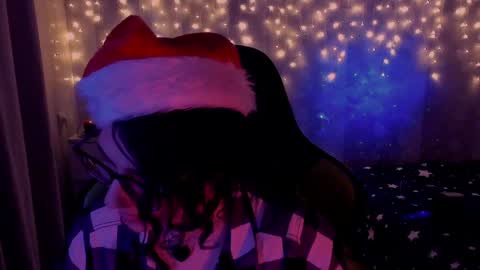 Snapshot of yourscosmic chatting on 12/31/24, 03:12 Yours Cosmic online show from 12/31/24, 03:12