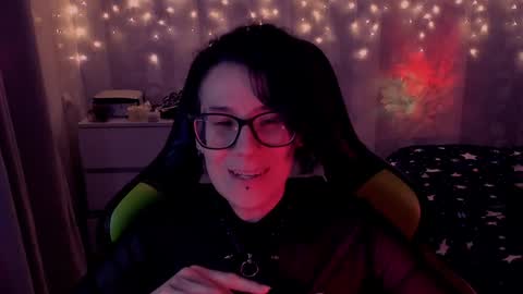 Snapshot of yourscosmic chatting on 01/03/25, 10:40 Yours Cosmic online show from 01/03/25, 10:40