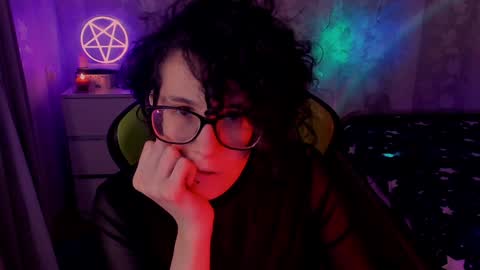 Snapshot of yourscosmic chatting on 02/05/25, 10:22 Yours Cosmic online show from 02/05/25, 10:22