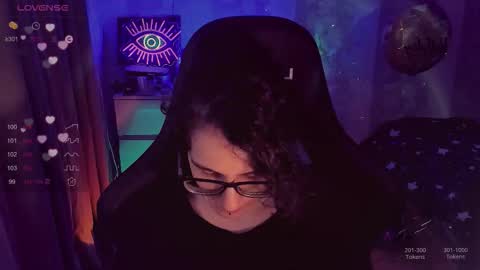 Snapshot of yourscosmic chatting on 09/18/25, 11:18 Yours Cosmic online show from 09/18/25, 11:18