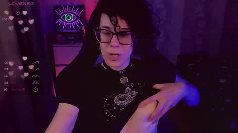 Snapshot of yourscosmic chatting on 11/04/25, 10:36 Yours Cosmic online show from 11/04/25, 10:36