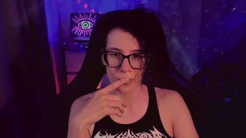 Snapshot of yourscosmic chatting on 11/18/25, 10:52 Yours Cosmic online show from 11/18/25, 10:52