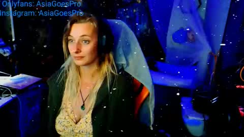 Snapshot of yoursecretgirlfriend963 chatting on 12/19/24, 04:02 AsiaGoesPro - On All Socials online show from 12/19/24, 04:02