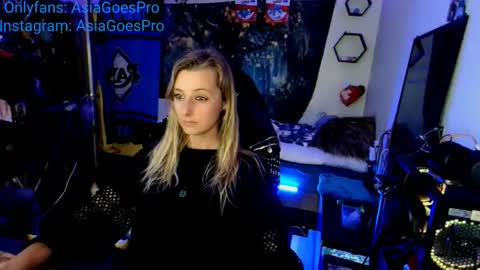 Snapshot of yoursecretgirlfriend963 chatting on 01/24/25, 01:13 AsiaGoesPro - On All Socials online show from 01/24/25, 01:13