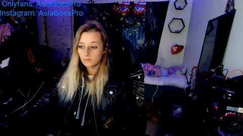 Snapshot of yoursecretgirlfriend963 chatting on 01/24/25, 08:22 AsiaGoesPro - On All Socials online show from 01/24/25, 08:22