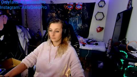 Snapshot of yoursecretgirlfriend963 chatting on 01/25/25, 03:09 AsiaGoesPro - On All Socials online show from 01/25/25, 03:09