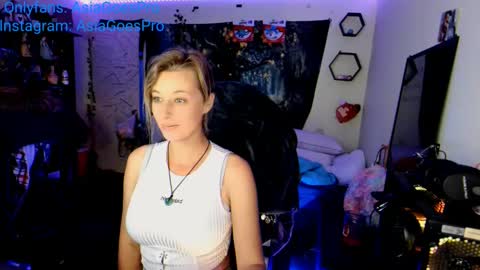 Snapshot of yoursecretgirlfriend963 chatting on 02/07/25, 01:04 AsiaGoesPro - On All Socials online show from 02/07/25, 01:04