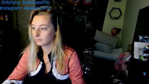 Snapshot of yoursecretgirlfriend963 chatting on 02/08/25, 03:42 AsiaGoesPro - On All Socials online show from 02/08/25, 03:42