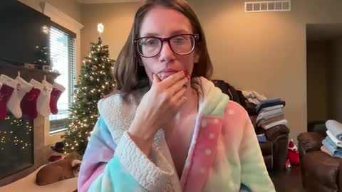 Snapshot of yourstrulylivy chatting on 12/18/24, 04:28 yourstrulylivy online show from 12/18/24, 04:28