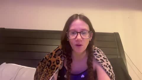 Snapshot of yourstrulylivy chatting on 12/31/24, 12:46 yourstrulylivy online show from 12/31/24, 12:46