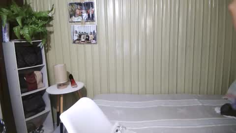 yoursubmissive_larah online show from 04/13/26, 09:15