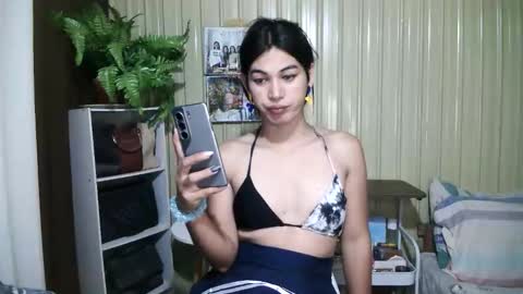 Snapshot of yoursubmissive_larah chatting on 05/07/26, 12:21 yoursubmissive_larah online show from 05/07/26, 12:21