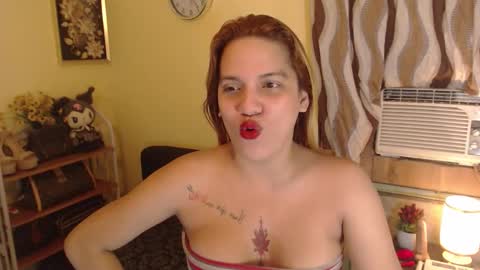 Snapshot of yoursweetangelxxx chatting on 10/11/25, 04:38 YourDreamgirl online show from 10/11/25, 04:38