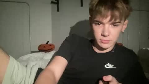 yoursweetyguy online show from 12/17/25, 03:18