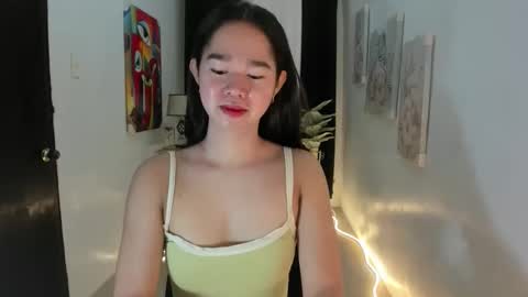 Snapshot of yourtinybunny chatting on 10/25/25, 10:23 yourtinybunny online show from 10/25/25, 10:23