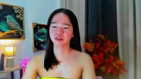 Snapshot of yourtinybunny chatting on 11/15/25, 06:33 yourtinybunny online show from 11/15/25, 06:33