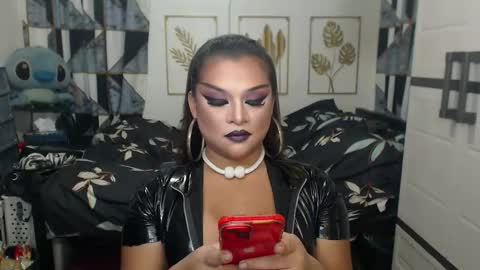 Snapshot of yourtrannyqueenxxx chatting on 09/14/25, 02:00 Anastacia Grey online show from 09/14/25, 02:00