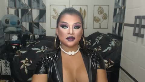 Snapshot of yourtrannyqueenxxx chatting on 09/15/25, 11:16 Anastacia Grey online show from 09/15/25, 11:16