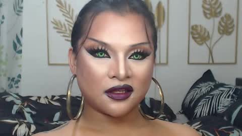 Snapshot of yourtrannyqueenxxx chatting on 11/15/25, 11:43 Anastacia Grey online show from 11/15/25, 11:43