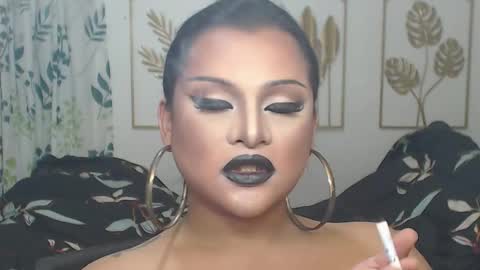 Snapshot of yourtrannyqueenxxx chatting on 11/23/25, 01:22 Anastacia Grey online show from 11/23/25, 01:22