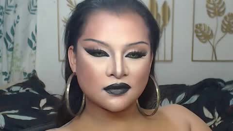 Snapshot of yourtrannyqueenxxx chatting on 11/24/25, 01:27 Anastacia Grey online show from 11/24/25, 01:27