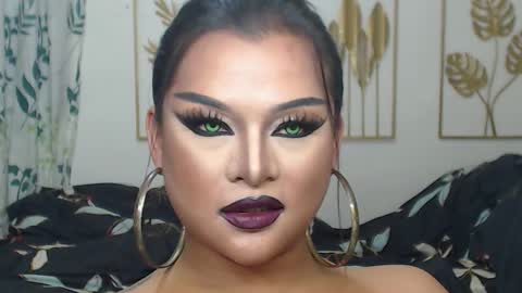 Snapshot of yourtrannyqueenxxx chatting on 11/26/25, 01:06 Anastacia Grey online show from 11/26/25, 01:06