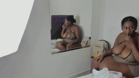 Snapshot of yourwife_anna chatting on 11/10/25, 04:22 yourwife_anna online show from 11/10/25, 04:22