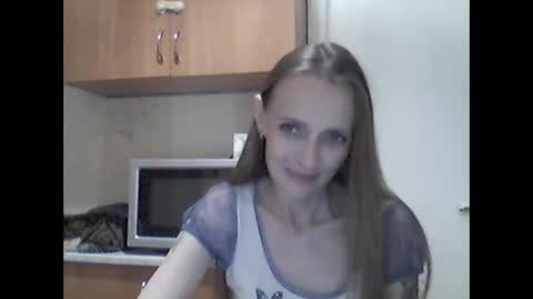 Snapshot of youur_light chatting on 05/15/26, 05:42 Youur light online show from 05/15/26, 05:42