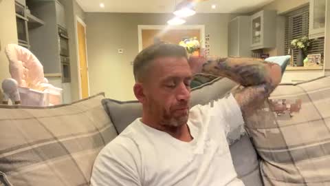 Snapshot of youwantus69 chatting on 12/04/24, 07:06 You want us 69 online show from 12/04/24, 07:06