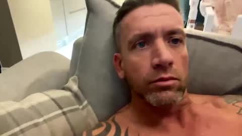 Snapshot of youwantus69 chatting on 01/22/25, 06:10 You want us 69 online show from 01/22/25, 06:10