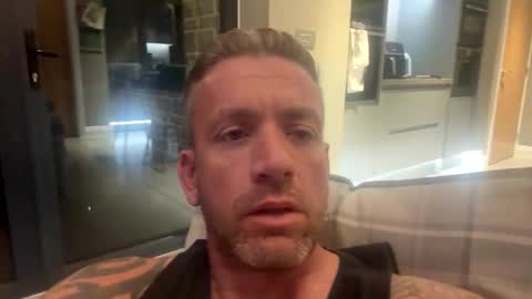 Snapshot of youwantus69 chatting on 10/21/25, 04:57 You want us 69 online show from 10/21/25, 04:57