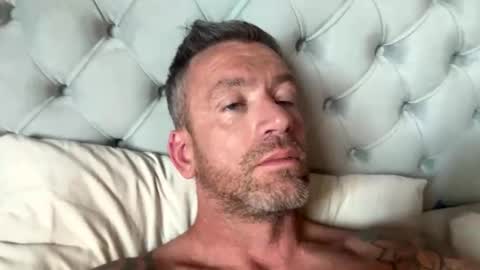 Snapshot of youwantus69 chatting on 10/25/25, 08:22 You want us 69 online show from 10/25/25, 08:22