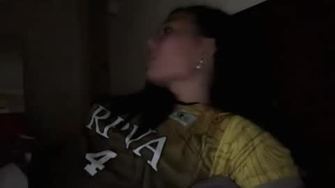 yrdrmgrl_jennie26 online show from 11/18/25, 07:35