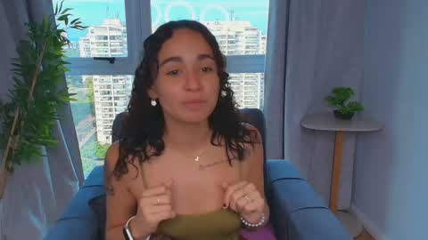 Snapshot of ysenne_josse chatting on 05/23/26, 11:14 Ysenne online show from 05/23/26, 11:14