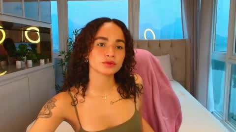 Snapshot of ysenne_josse chatting on 05/26/26, 11:06 Ysenne online show from 05/26/26, 11:06