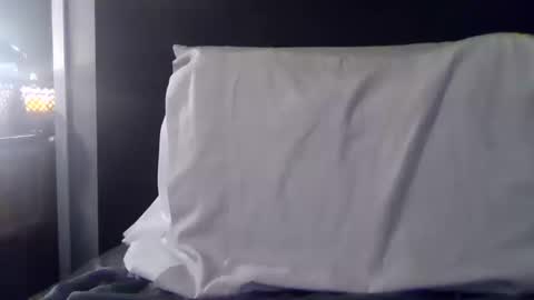 Snapshot of yslriver chatting on 10/16/25, 08:43 yslriver online show from 10/16/25, 08:43