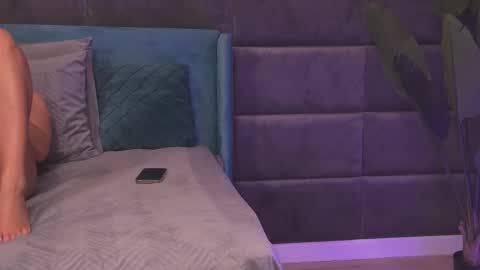 Snapshot of yssabelfox chatting on 09/19/25, 06:04 Foxie online show from 09/19/25, 06:04