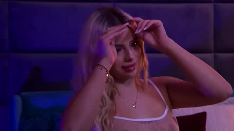 Snapshot of yssabelfox chatting on 11/07/25, 03:56 Foxie online show from 11/07/25, 03:56