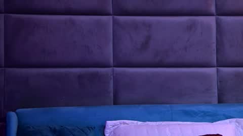 Snapshot of yssabelfox chatting on 11/11/25, 04:40 Foxie online show from 11/11/25, 04:40