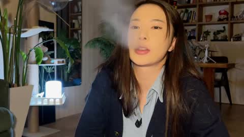 Snapshot of yuanlili chatting on 11/27/25, 02:41 lili online show from 11/27/25, 02:41