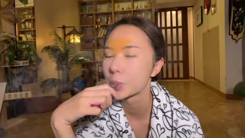 Snapshot of yuanlili chatting on 12/05/25, 03:30 lili online show from 12/05/25, 03:30