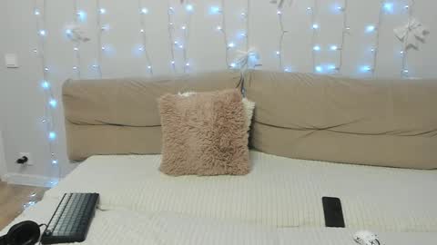 Yue Lang and Samm online show from 05/19/26, 01:56